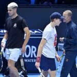 Alcaraz e Sinner in campo durante un allenamento a Torino