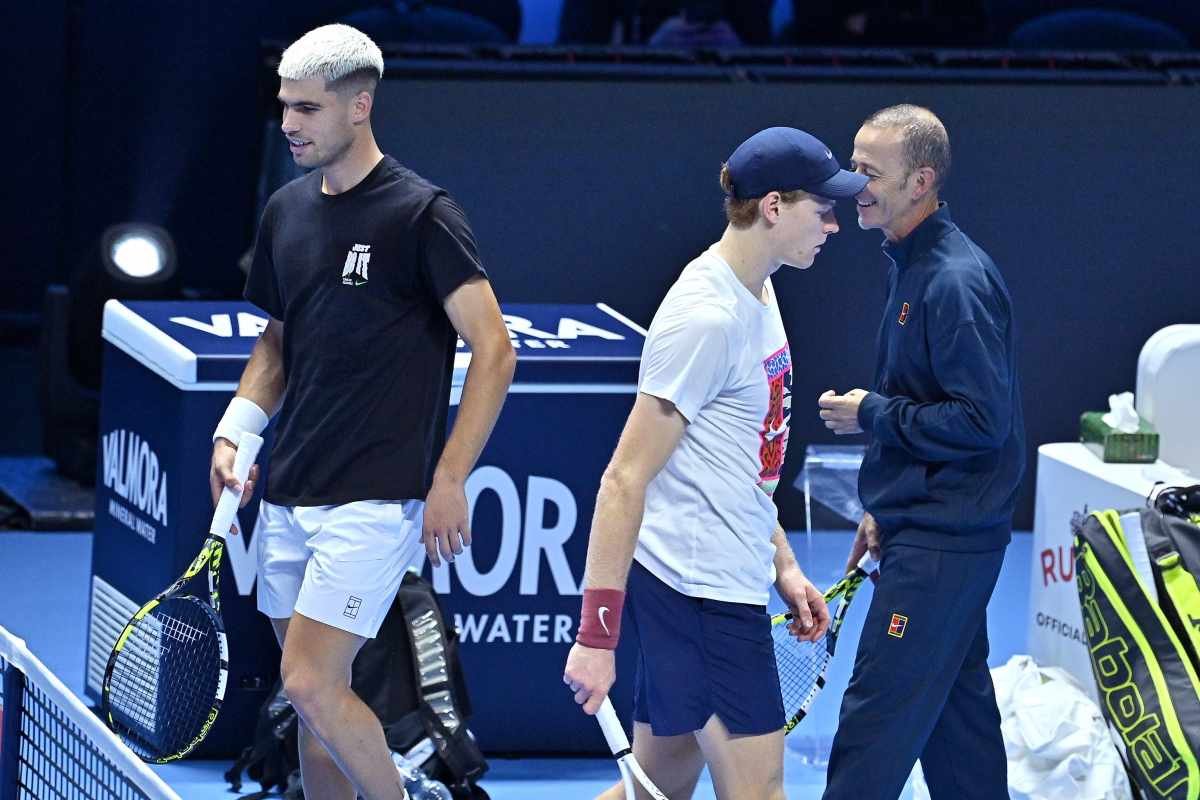 Alcaraz e Sinner in campo durante un allenamento a Torino