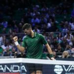Djokovic esulta dopo aver vinto un punto all'Atp 250 di Atene