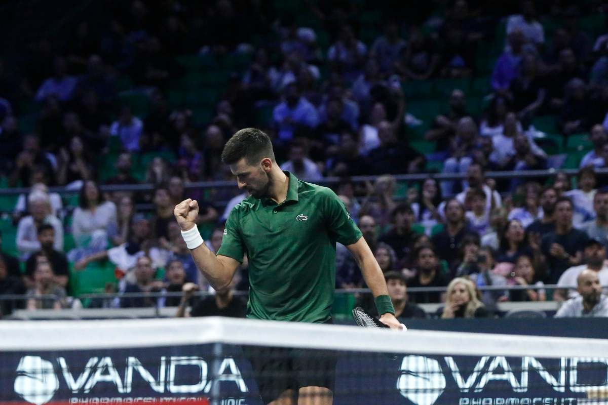 Djokovic esulta dopo aver vinto un punto all'Atp 250 di Atene