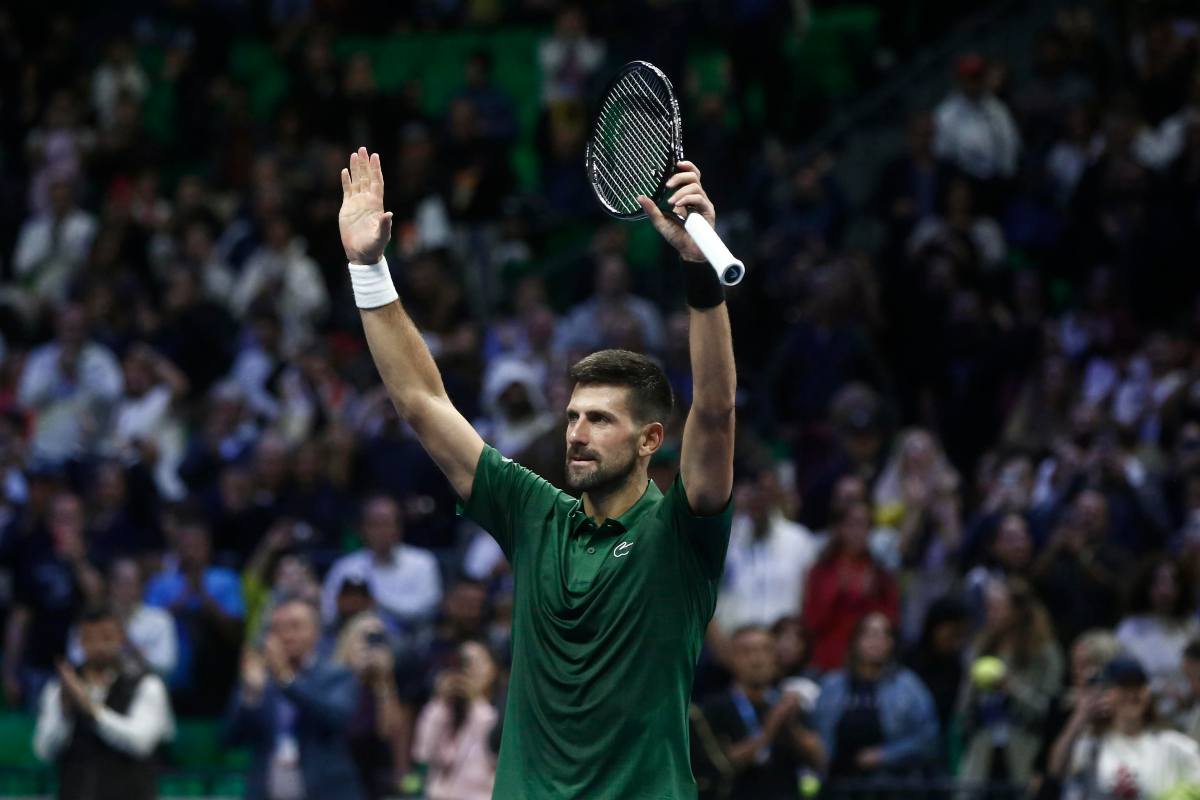 Djokovic alza le mani al cielo per ringraziare il pubblico