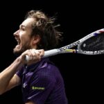 Medvedev in azione al Rolex Paris Masters