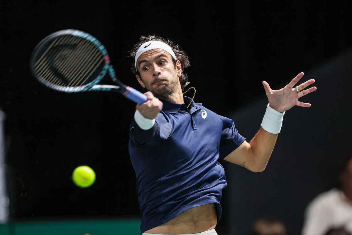 Musetti colpisce di dritto