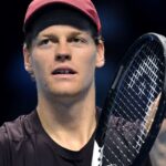 Primo piano di Jannik Sinner sorridente