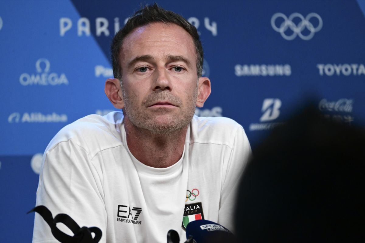 Il capitano dell'Italia Pippo Volandri assume un'espressione seria