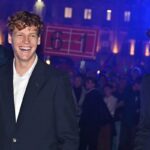 Zverev, Sinner e Shelton sorridenti al blue carpet prima delle Atp Finals