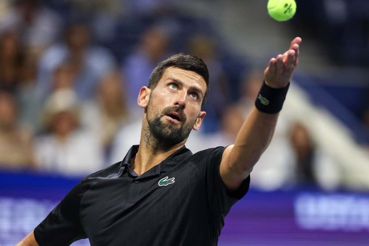 Novak Djokovic al servizio