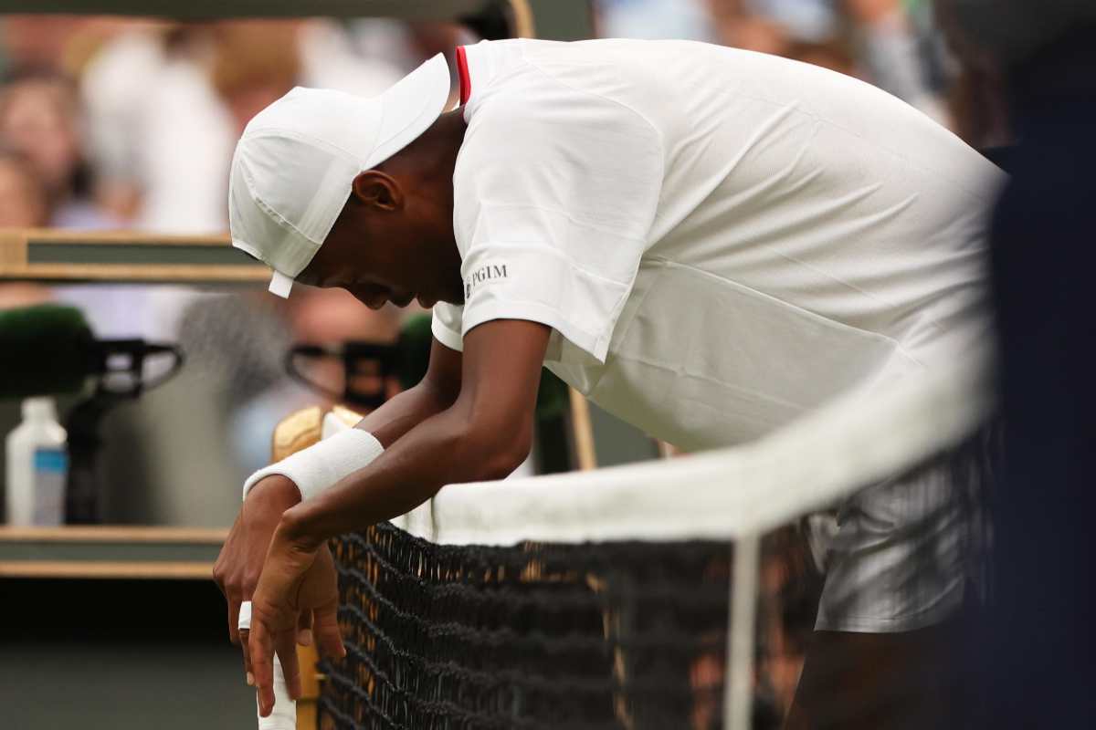 Christopher Eubanks accasciato a rete