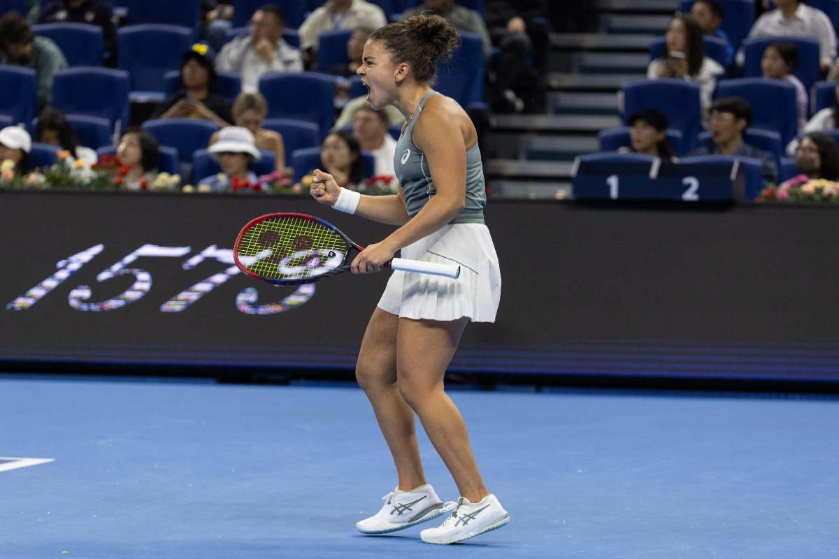 Jasmine Paolini esulta in campo