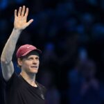 Sinner saluta il pubblico