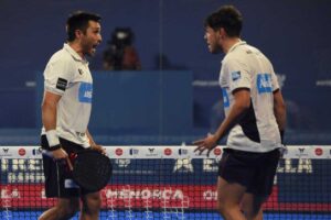 due giocatori di Padel in campo