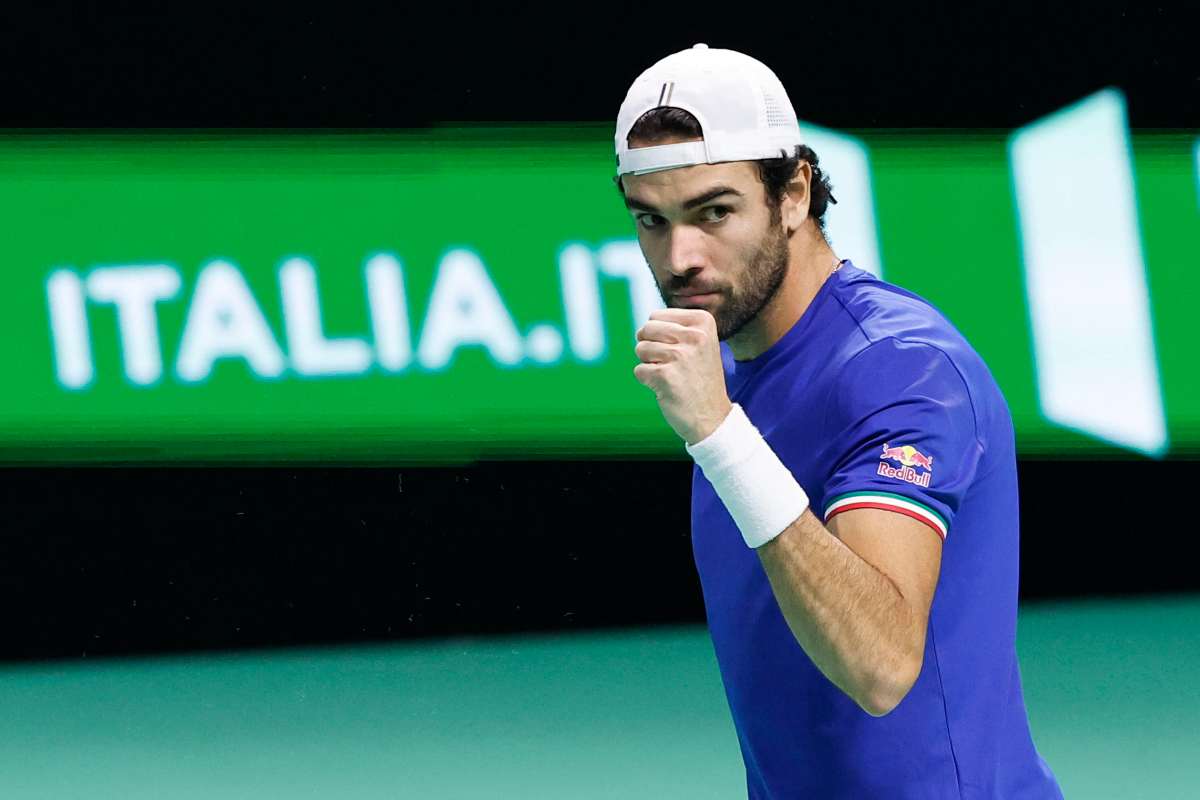 Berrettini esulta alzando il pugno durante una partita di Coppa Davis