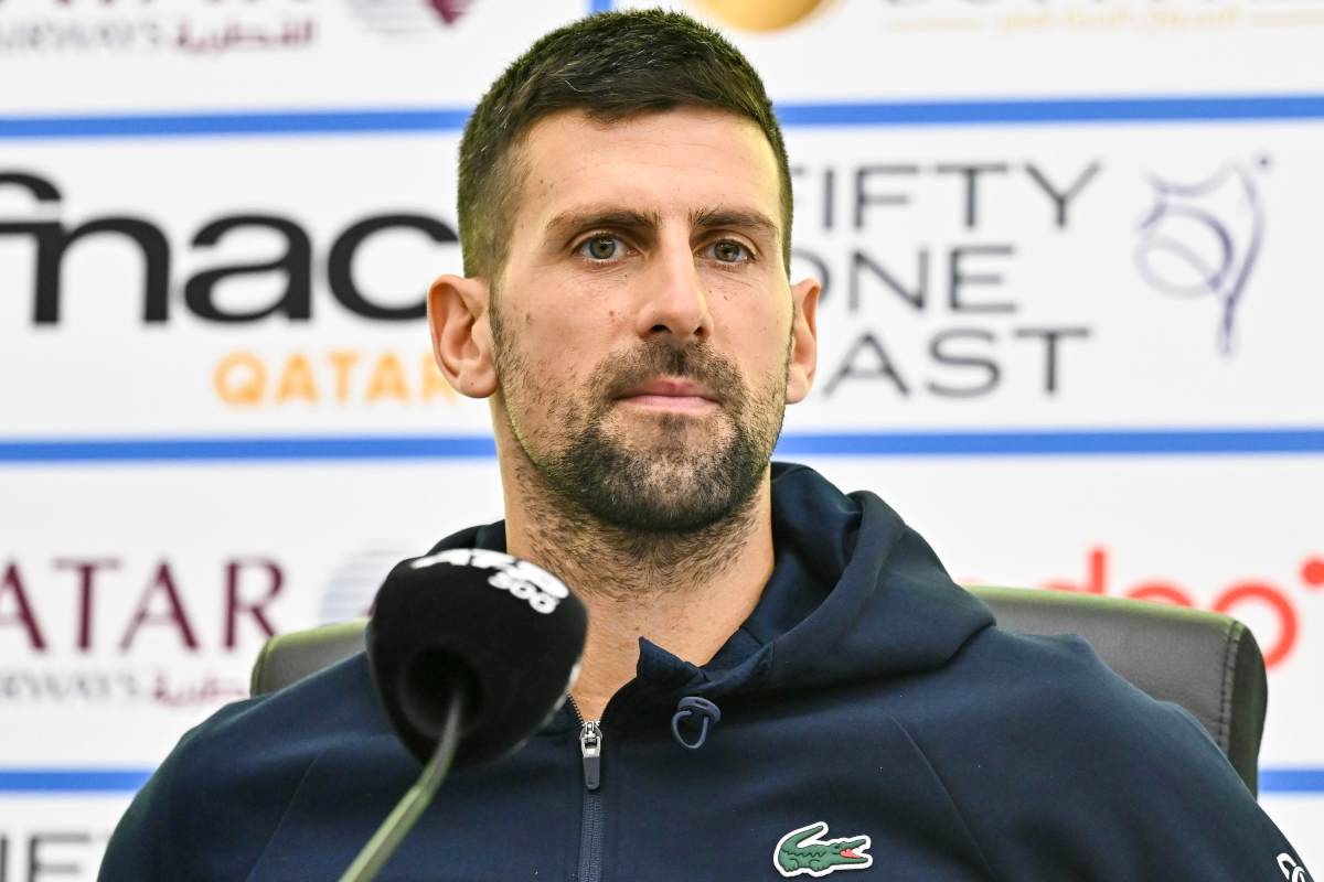 Primo piano di Novak Djokovic in conferenza stampa