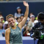 Jasmine Paolini saluta il pubblico