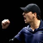 Luciano Darderi esulta in campo