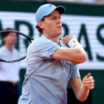 Jannik Sinner in campo al Roland Garros